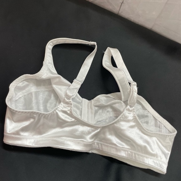 😍Elegant White Lace Bra - Picture 2 of 3